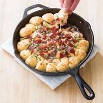 Baked pepperoni pizza dip