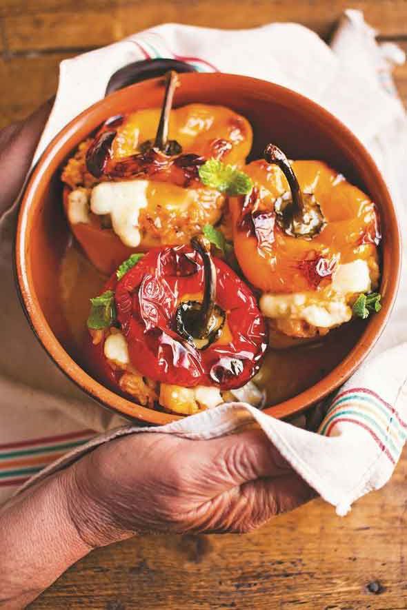 Baked peppers filled with risotto (Peperoni al forno ripieni al risotto)
