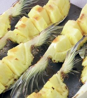 Baked pineapple with rum