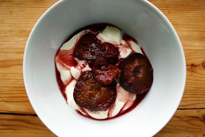 Baked plums and strawberries with ginger and balsamic