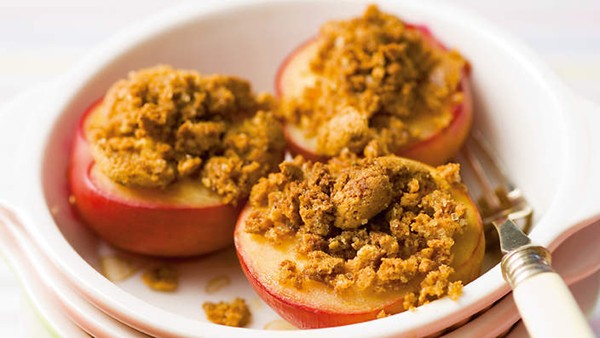 Baked plums with amaretti biscuits