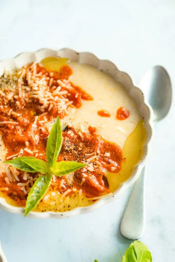 Baked polenta with burst tomatoes