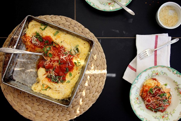 Baked polenta with tomato and basil