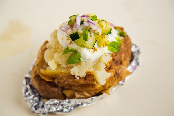 Baked potato with minty cucumber-yogurt dip