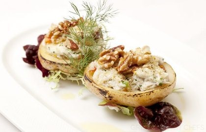 Baked potatoes with crab and walnuts