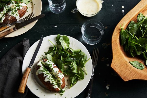 Baked potatoes with white pepper milk gravy