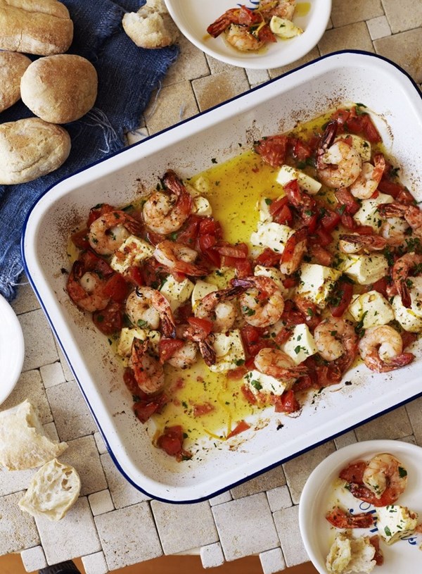 Baked prawns with lemon and feta