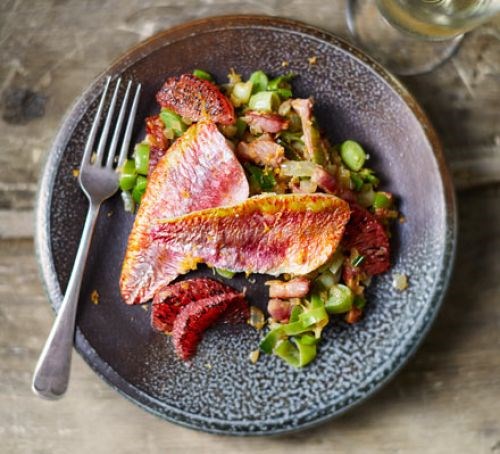 Baked red mullet with bacon, leeks & grapefruit 