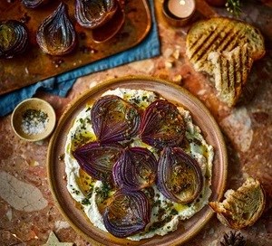 Baked red onions with ricotta