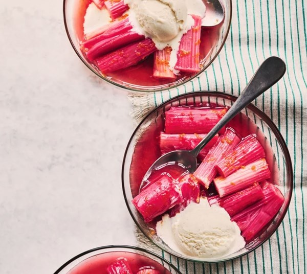 Baked rhubarb with ginger and orange