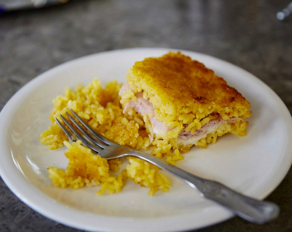 Baked rice cake with ham and cheese