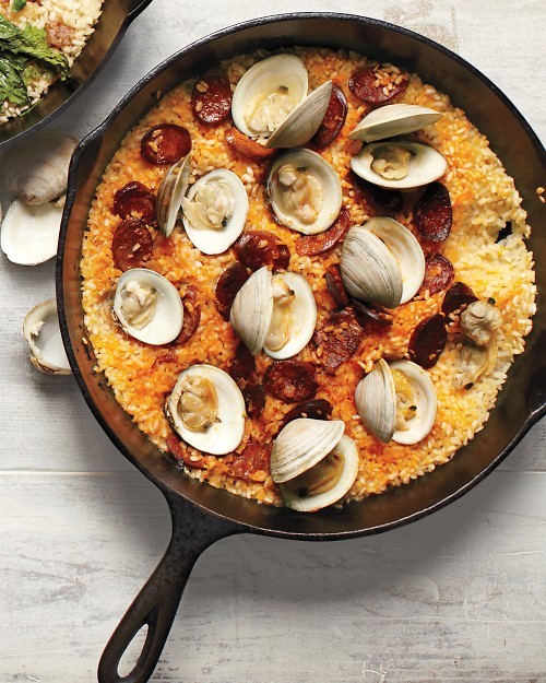 Baked rice with chorizo and clams