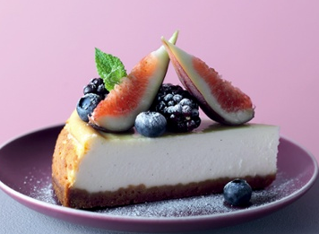 Baked ricotta and cream cheese cheesecake with blackberries, blueberries and figs