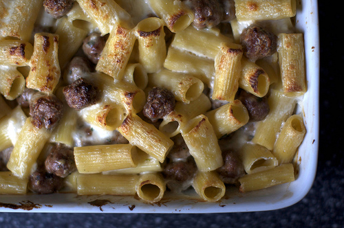 Baked rigatoni with tiny meatballs