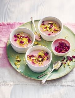 Baked rose yogurt