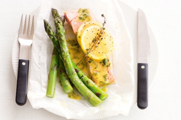 Baked salmon with lemon, thyme and asparagus