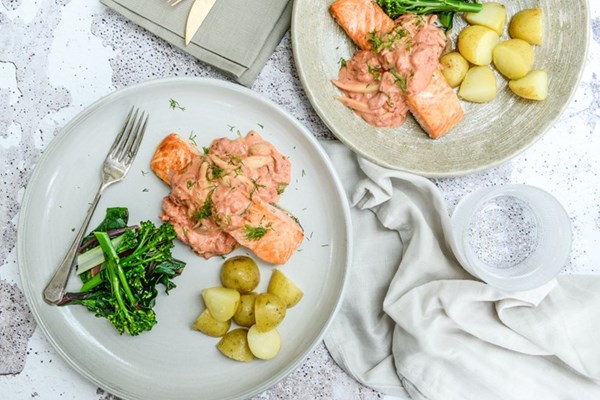  Baked salmon with tomato, mushroom and mascarpone sauce