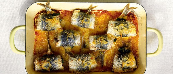 Baked sardines stuffed  with spinach (Sardinas al horno rellenas de espinacas)