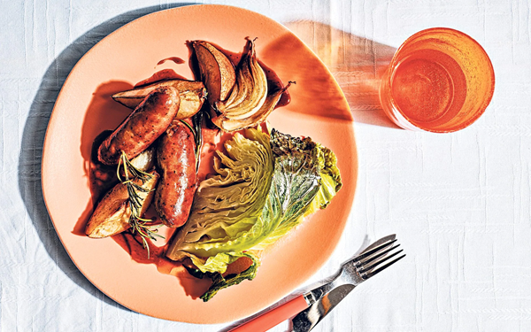 Baked sausages with pears and honey