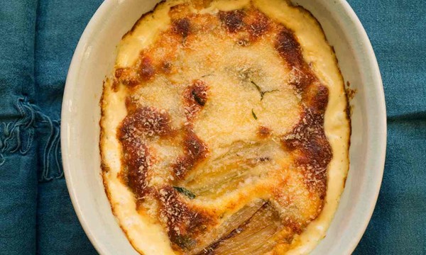 Baked shallots with cream and Parmesan