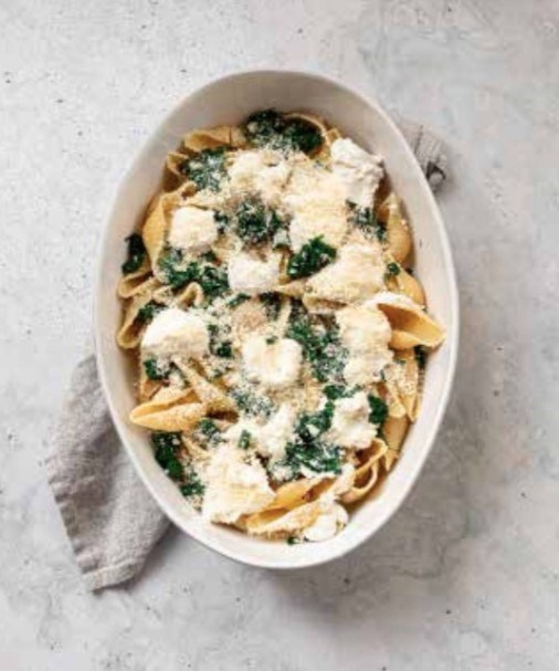 Baked shells with ricotta and greens