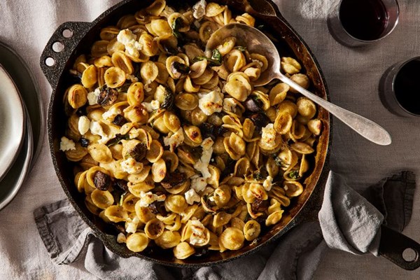 Baked skillet pasta with mushrooms, spinach & balsamic brown butter