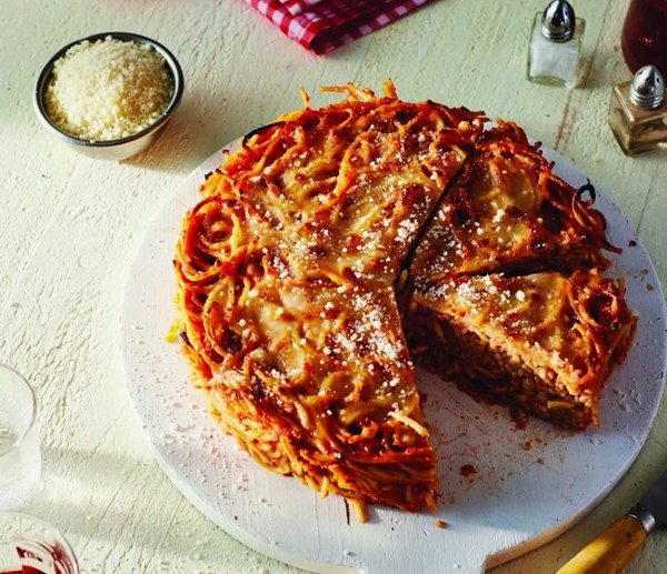 Baked spaghetti "pie" with cheesy marinara