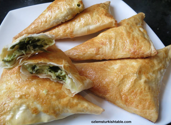 Baked spinach and cheese filo triangles (Muska böregi)