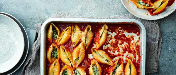 Baked spinach-and-ricotta-stuffed shells