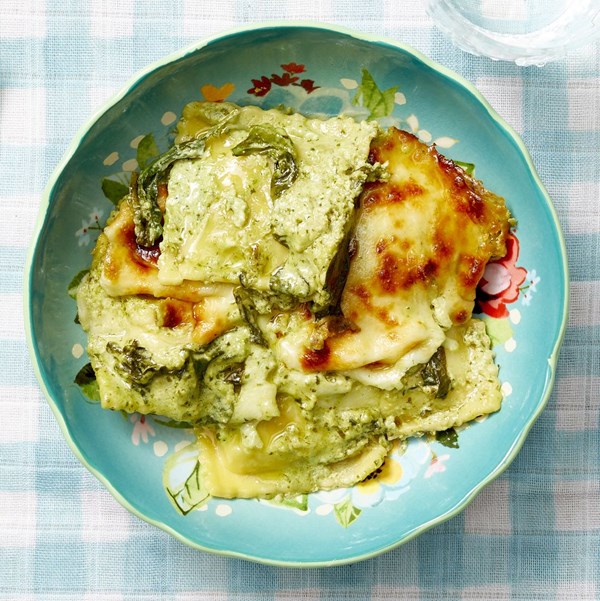Baked spinach ravioli with pesto cream sauce