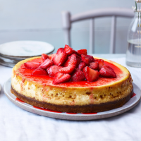 Baked strawberry cheesecake