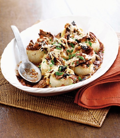 Baked stuffed onions with rich mushroom ragù