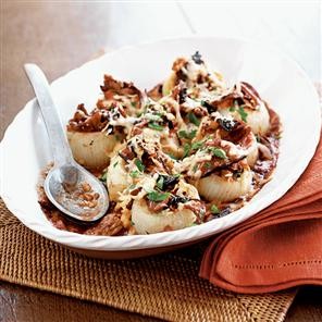 Baked stuffed onions with rich mushroom ragù 