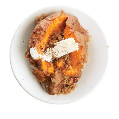 Baked sweet potatoes with brown sugar and black pepper 