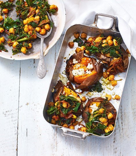 Baked sweet potatoes with spicy chickpeas