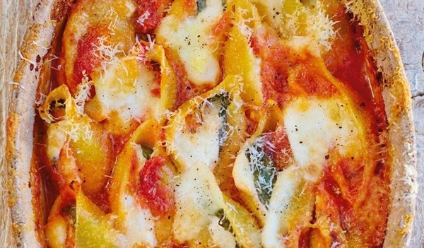 Baked tomato & cheese conchiglioni