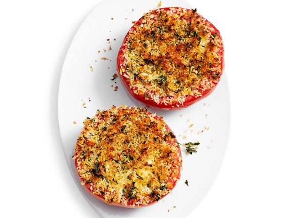 Baked tomatoes with goat cheese
