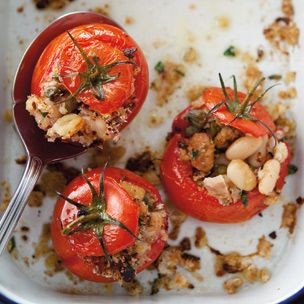 Baked tomatoes with tuna, white beans & bread crumbs