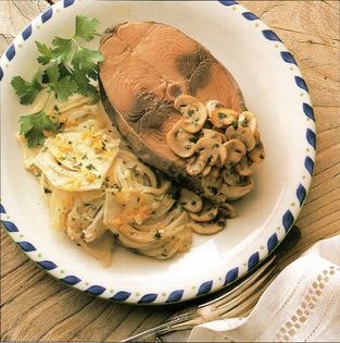 Baked tuna with fennel and mushrooms