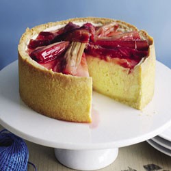 Baked vanilla cheesecake with rhubarb and yoghurt
