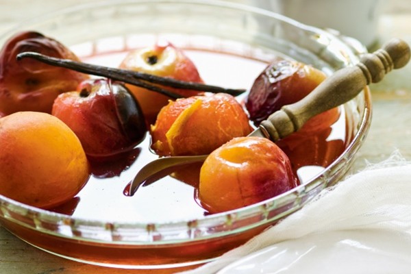 Baked vanilla fruits with coconut custard