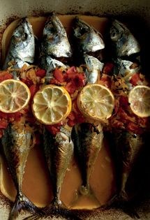 Baked whole mackerel (Pechena skusha)