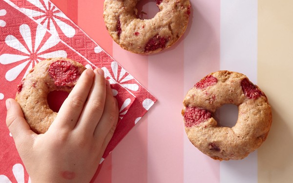 Baked whole-wheat raspberry doughnuts