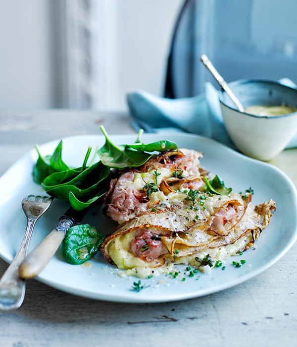 Baked wholemeal crêpes with ham, leek and Gruyère