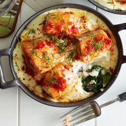 Baked yoghurt with chilli salmon and spinach