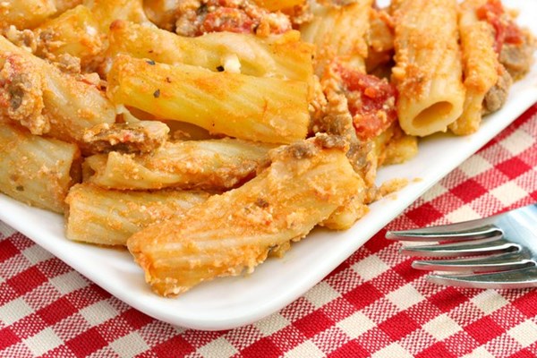 Baked ziti with spinach and tomatoes 