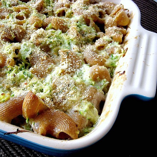 Baked zucchini macaroni and cheese