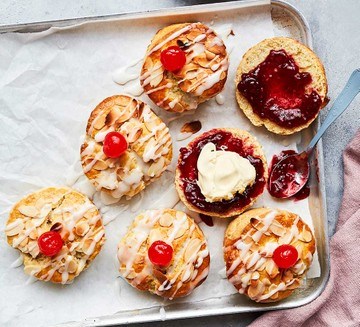 Bakewell tart scones