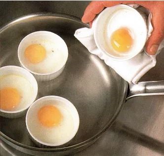 Baking eggs en cocotte