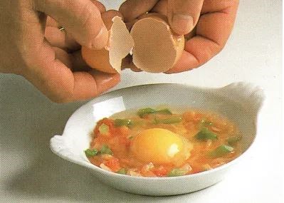 Baking eggs sur le plat